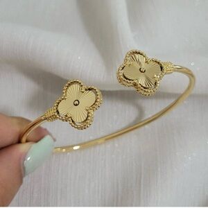 Four Leaf Clover Bangle Bracelet Designer Style Gold Tone
